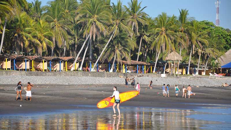 El Salvador Surfing